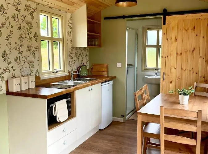 Stepping Stones Glamping 'the Olive' * بانتري